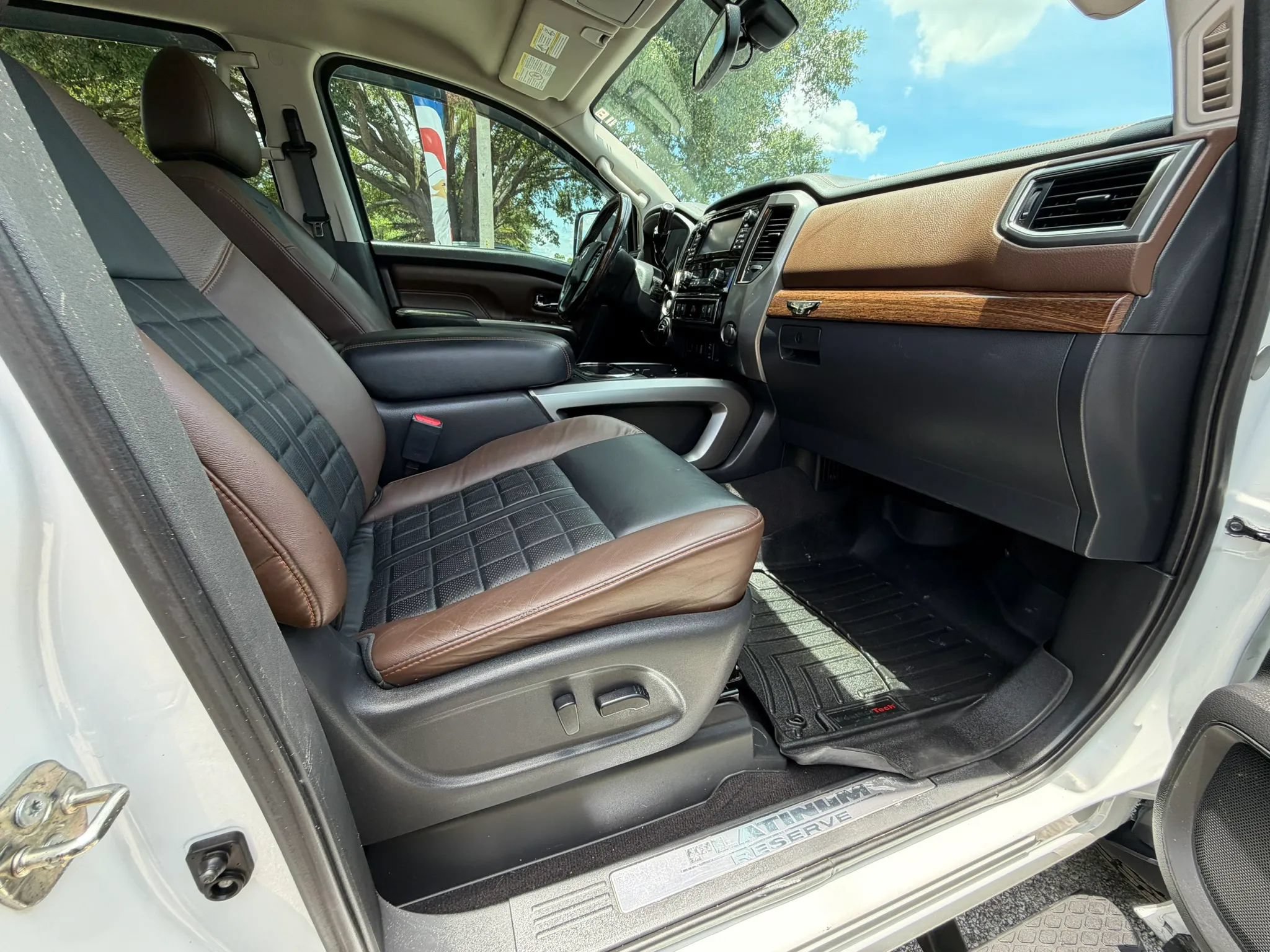 Used 2017 Nissan Titan Platinum Reserve AWD/4WD image 18