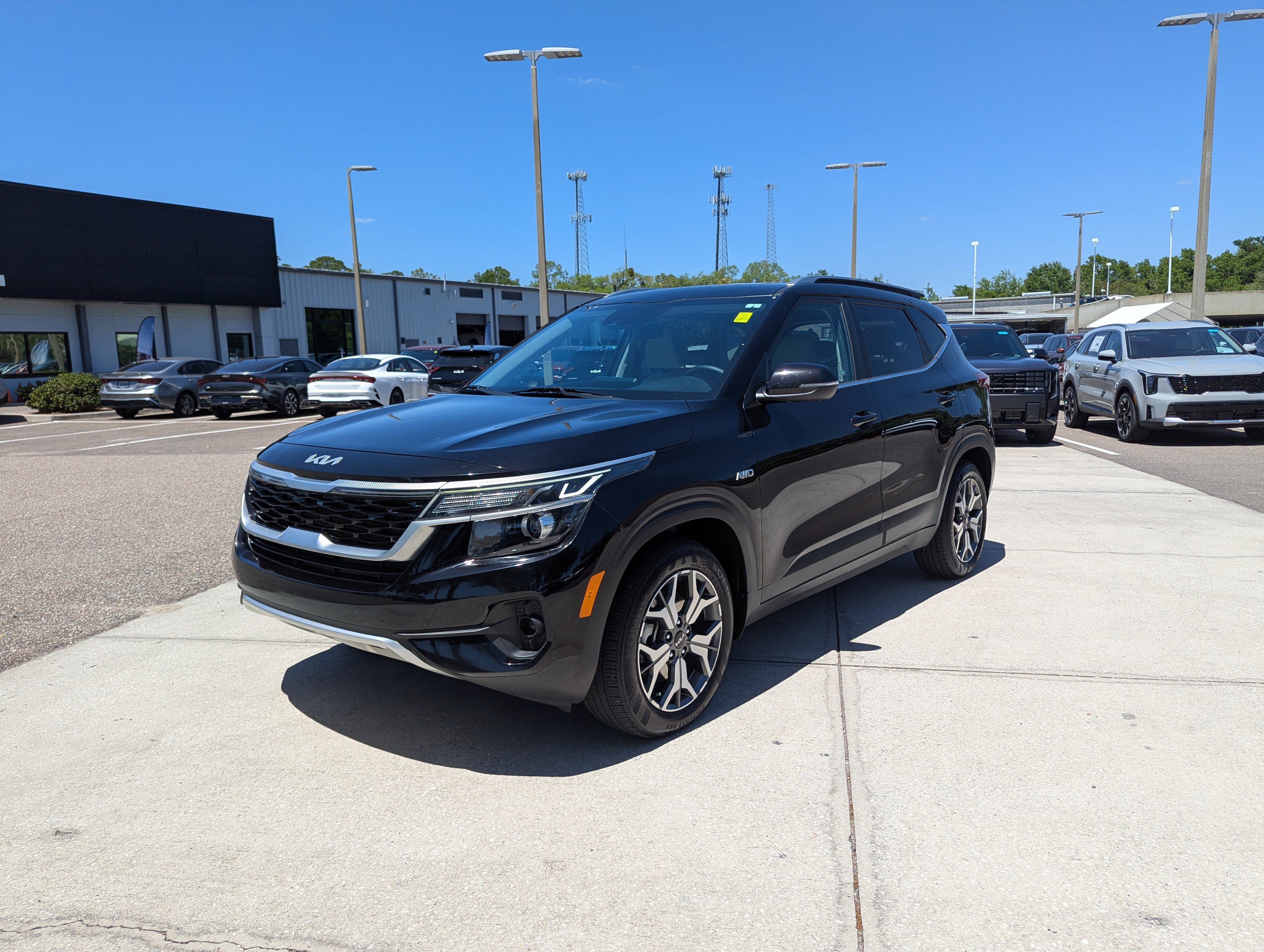 Used 2022 Kia Seltos EX AWD/4WD image 4