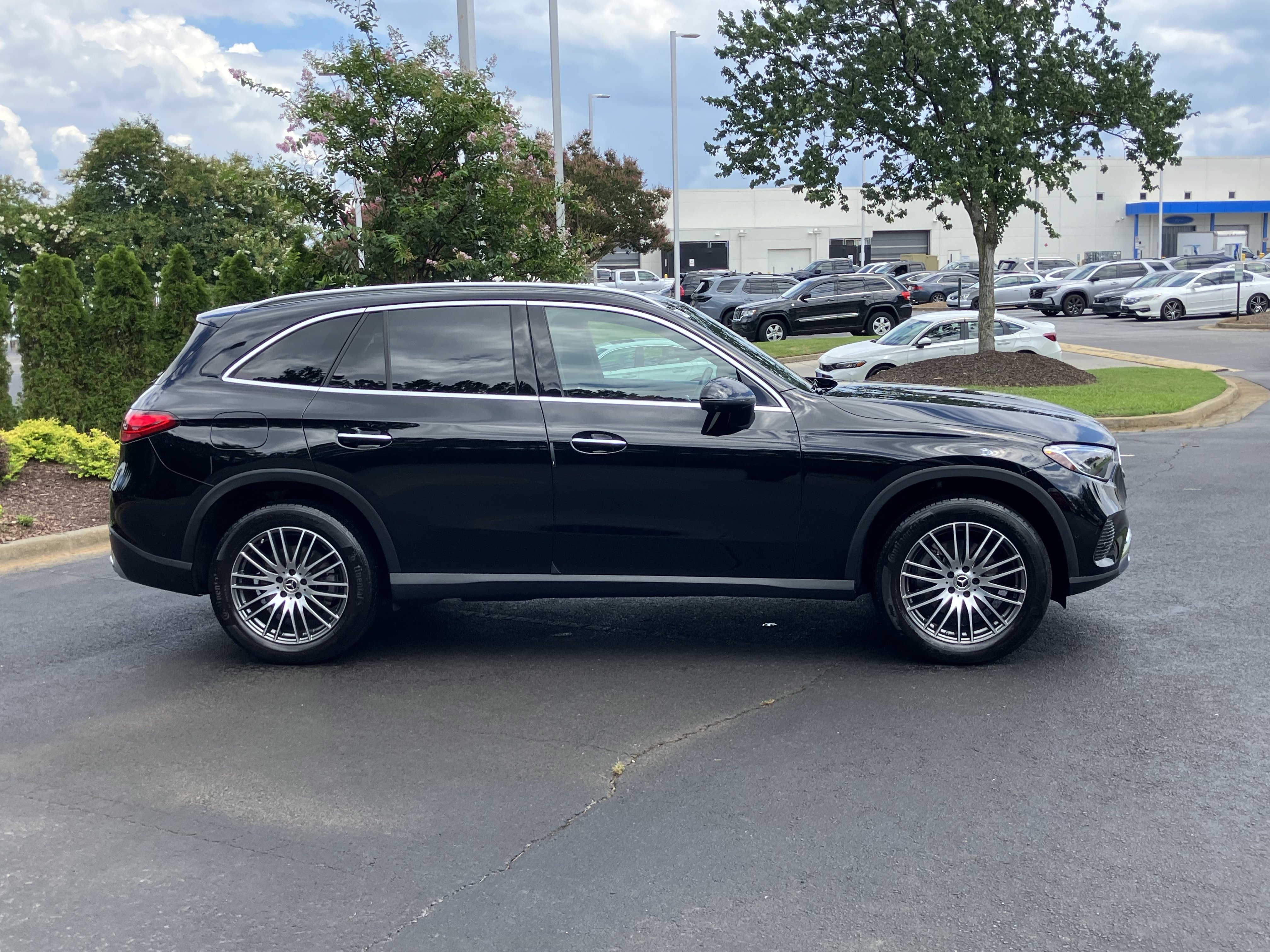 Used 2024 Mercedes-Benz GLC 300 image 11