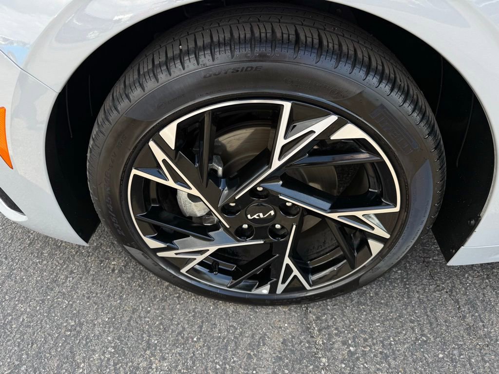 Used 2025 Kia K5 GT-Line w/ GT-Line Premium Package image 9