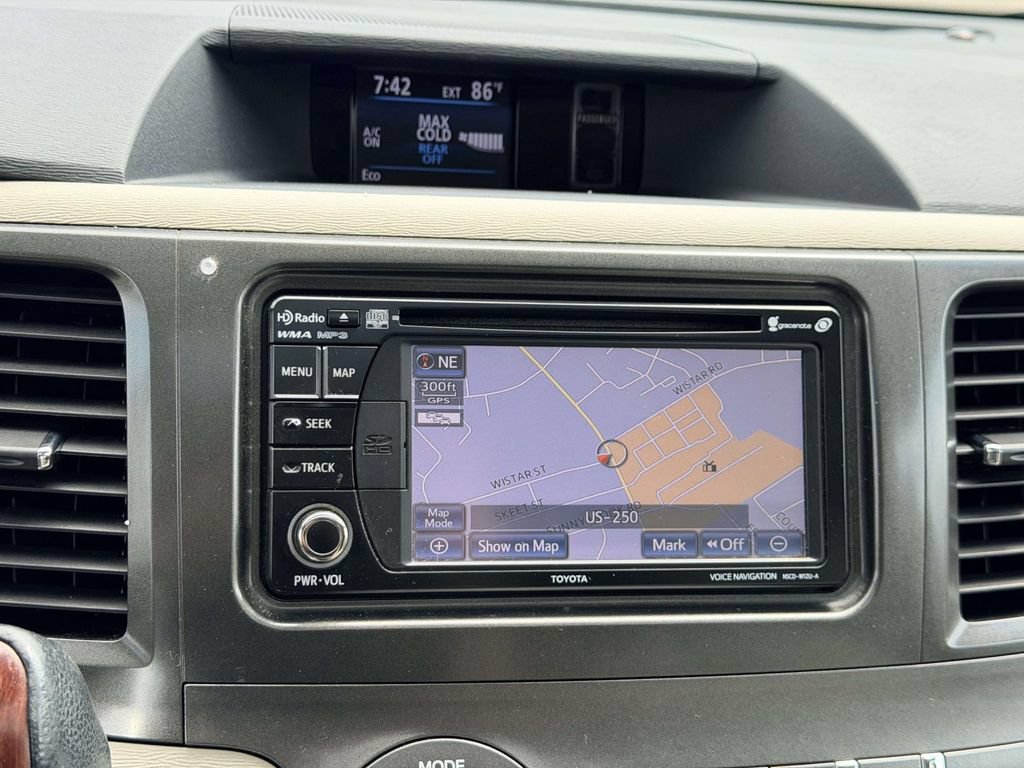 Used 2013 Toyota Sienna XLE FWD image 3