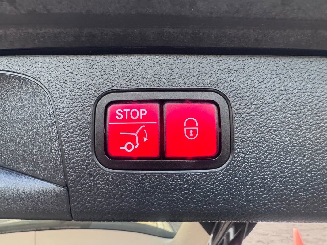 Used 2020 Mercedes-Benz GLC 300 4MATIC w/ Exterior Lighting Package image 41