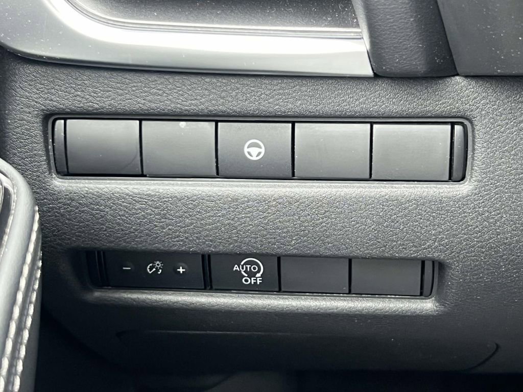 Used 2023 Nissan Rogue SV image 21