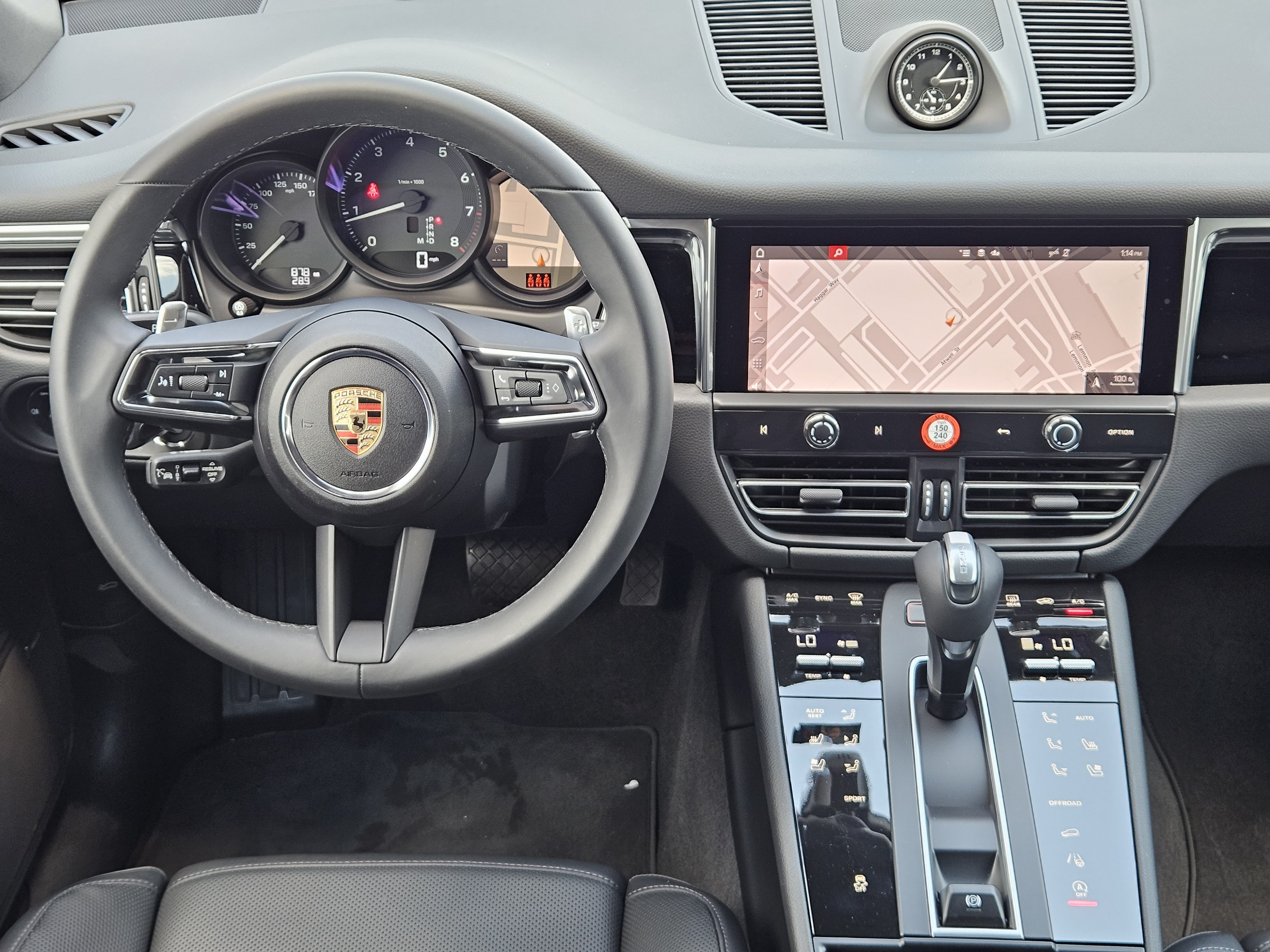 Certified 2025 Porsche Macan AWD/4WD image 25