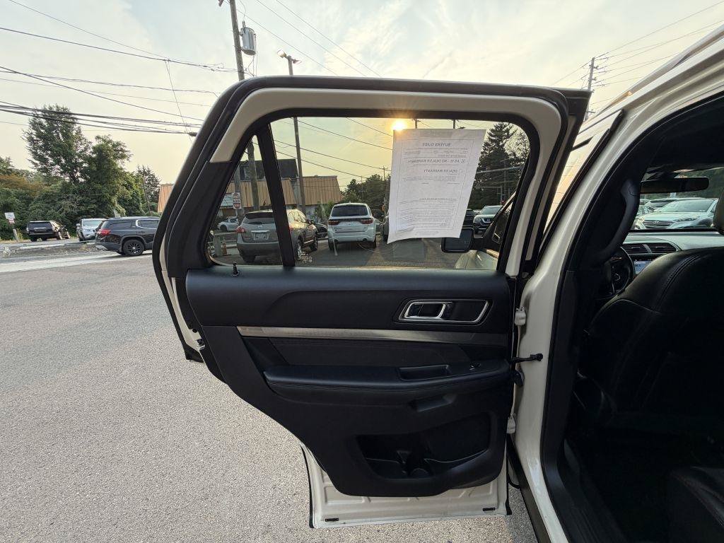 Used 2018 Ford Explorer XLT w/ Equipment Group 202A AWD/4WD image 15