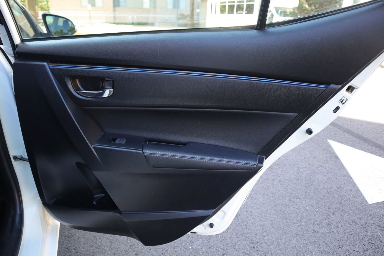 Used 2018 Toyota Corolla SE w/ SE Premium Package FWD image 24