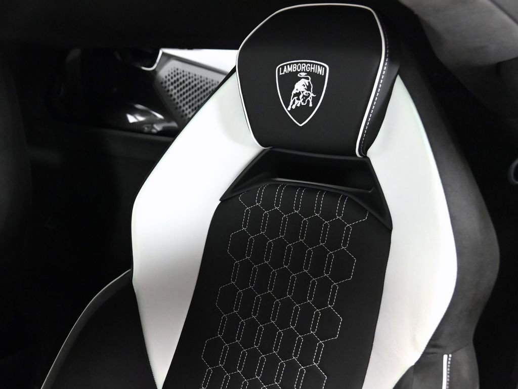 Used 2024 Lamborghini Revuelto AWD/4WD image 17