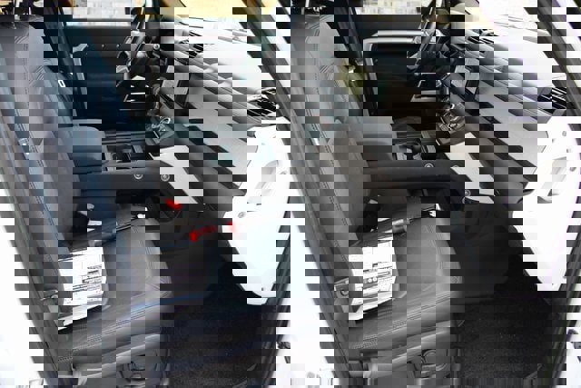 Used 2023 Land Rover Defender 110 S image 17