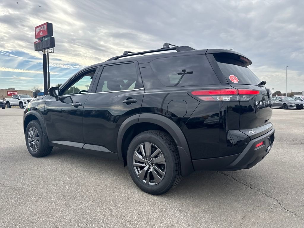 New 2025 Nissan Pathfinder SV image 3