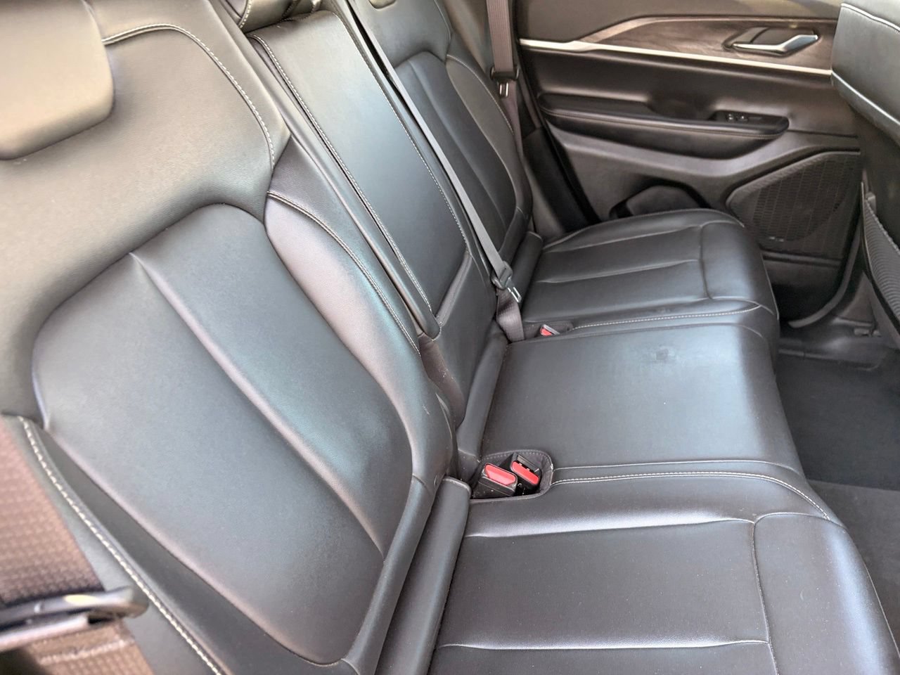 Used 2023 Jeep Grand Cherokee Limited AWD/4WD image 10