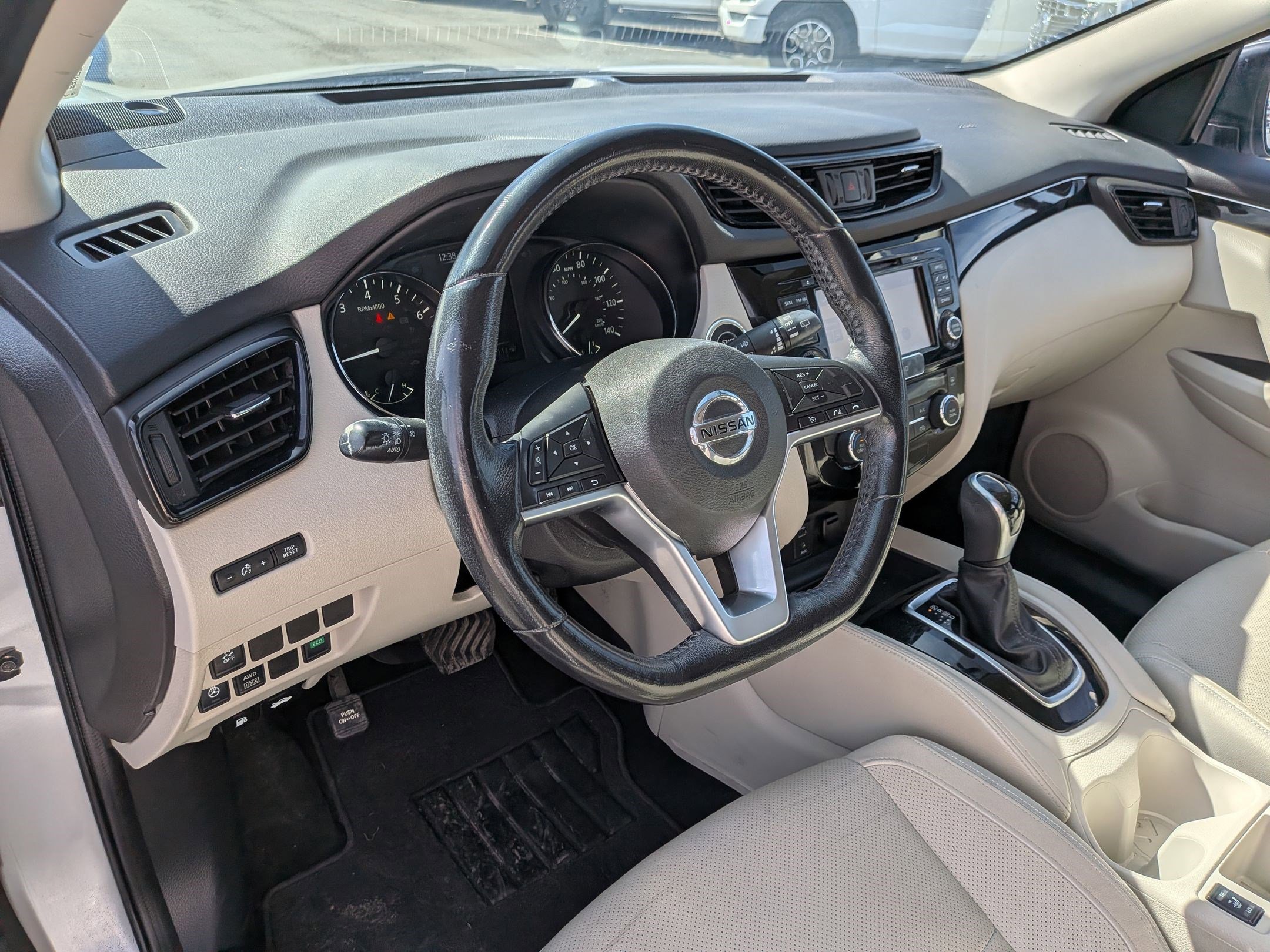 Used 2017 Nissan Rogue Sport SL image 16