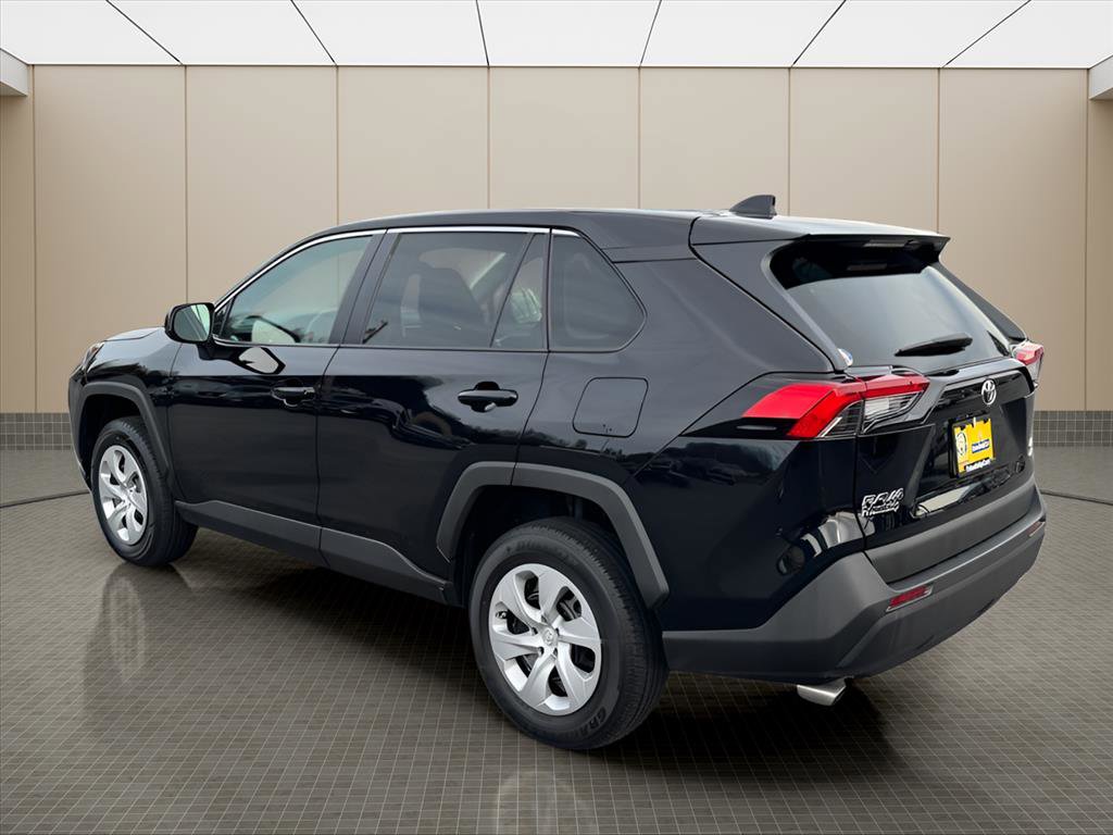 Used 2024 Toyota RAV4 LE image 4