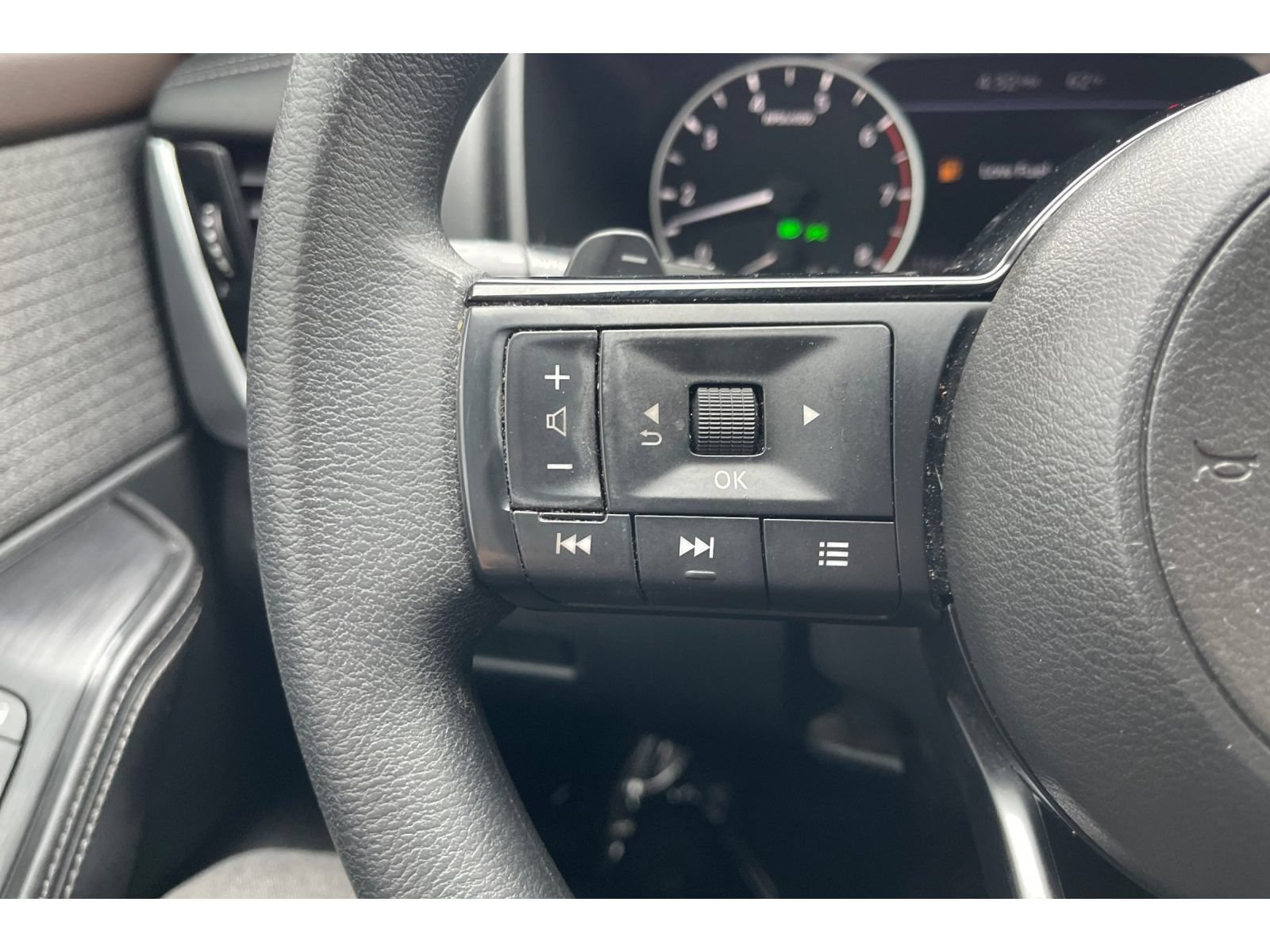 Used 2021 Nissan Rogue SV FWD image 33