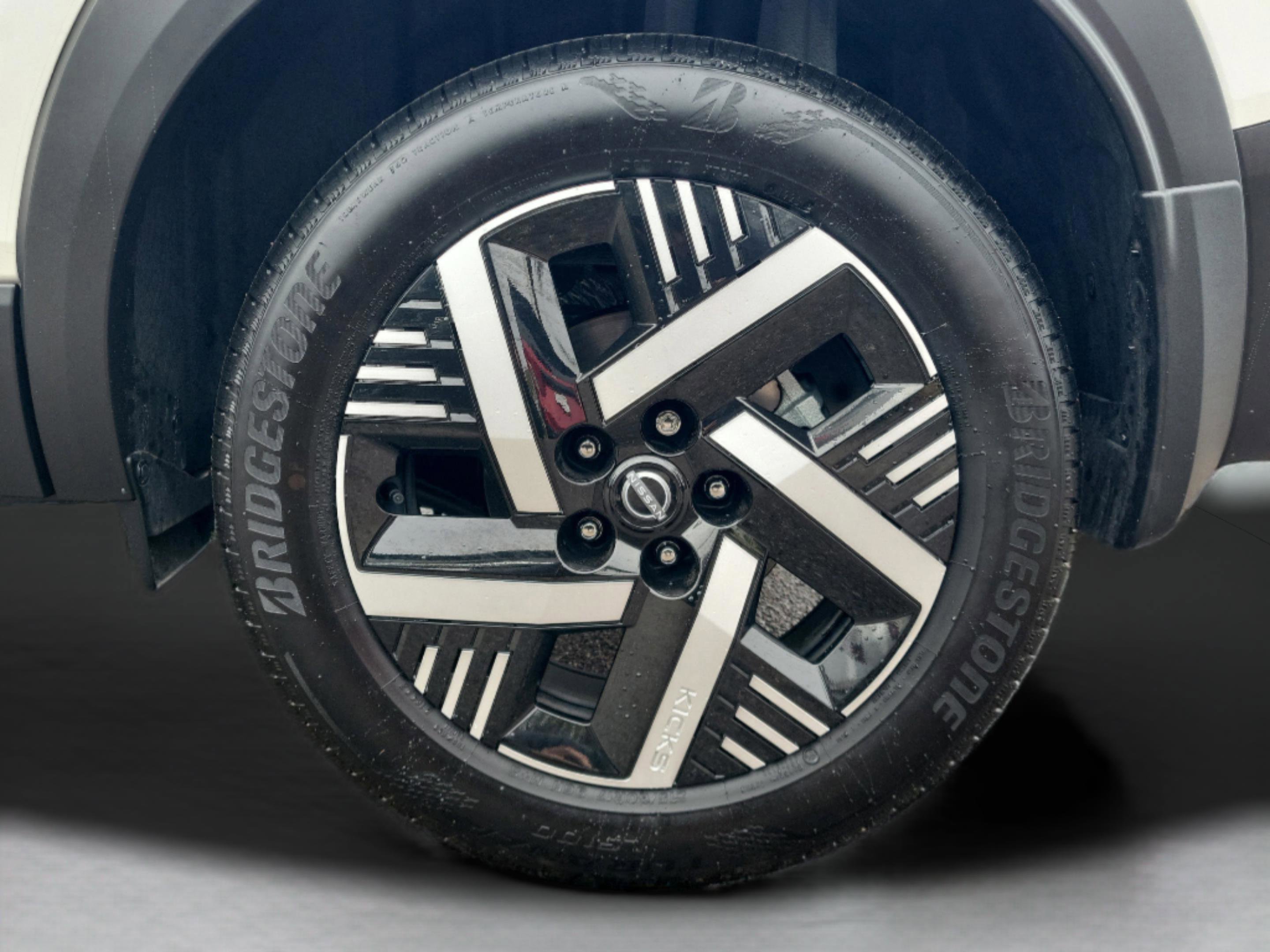 Certified 2025 Nissan Kicks SV image 34