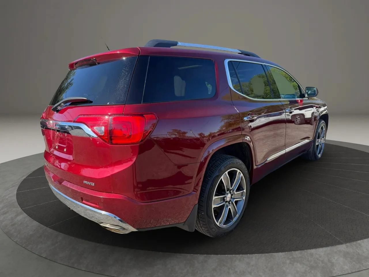 Used 2017 GMC Acadia Denali w/ Technology Package AWD/4WD image 5