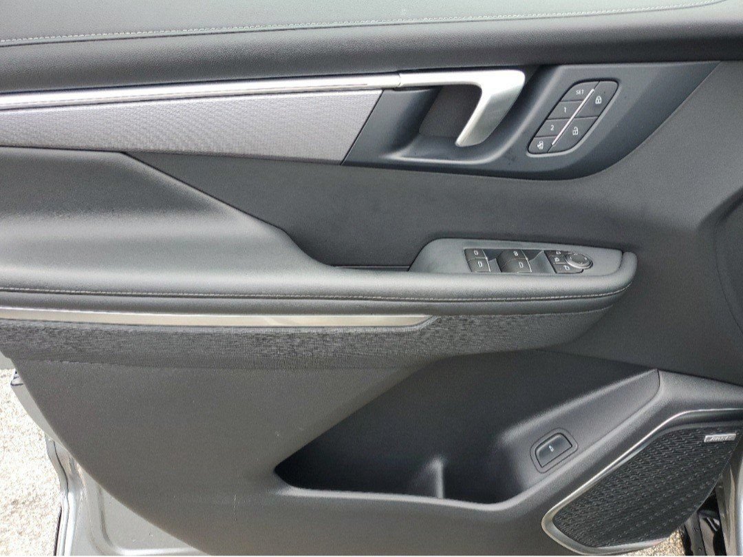 Used 2025 Buick Enclave Sport Touring w/ Power Package FWD image 18