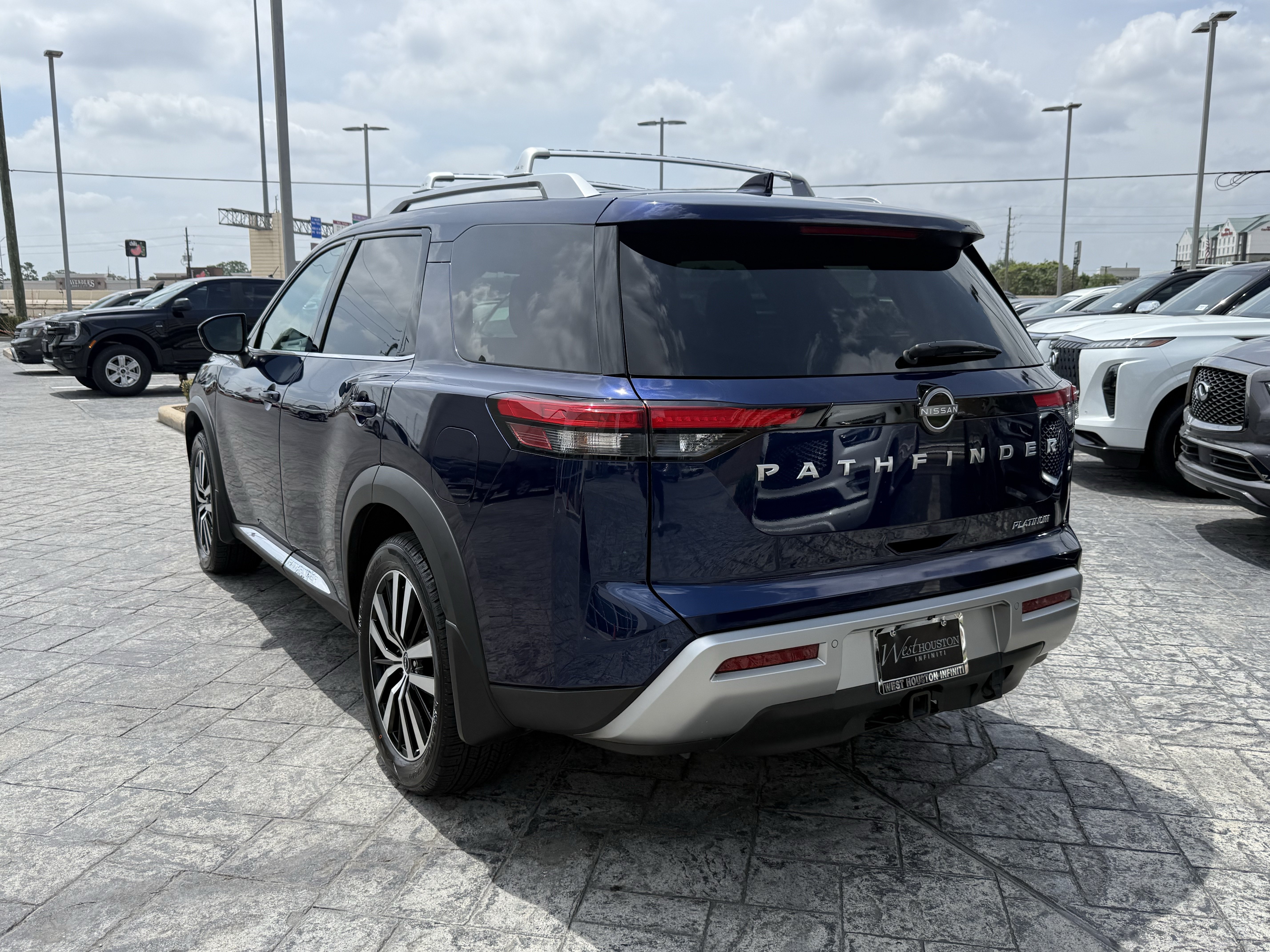 Used 2024 Nissan Pathfinder Platinum w/ Cargo Package FWD image 5