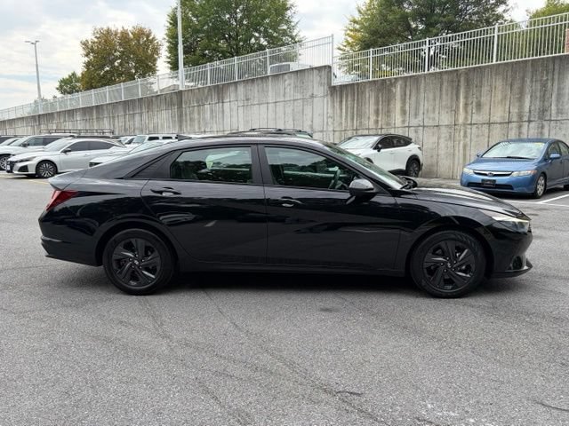 Used 2023 Hyundai Elantra SEL w/ Cargo Package FWD image 9