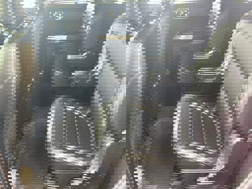 Used 2022 Ford Explorer XLT w/ Equipment Group 202A image 10