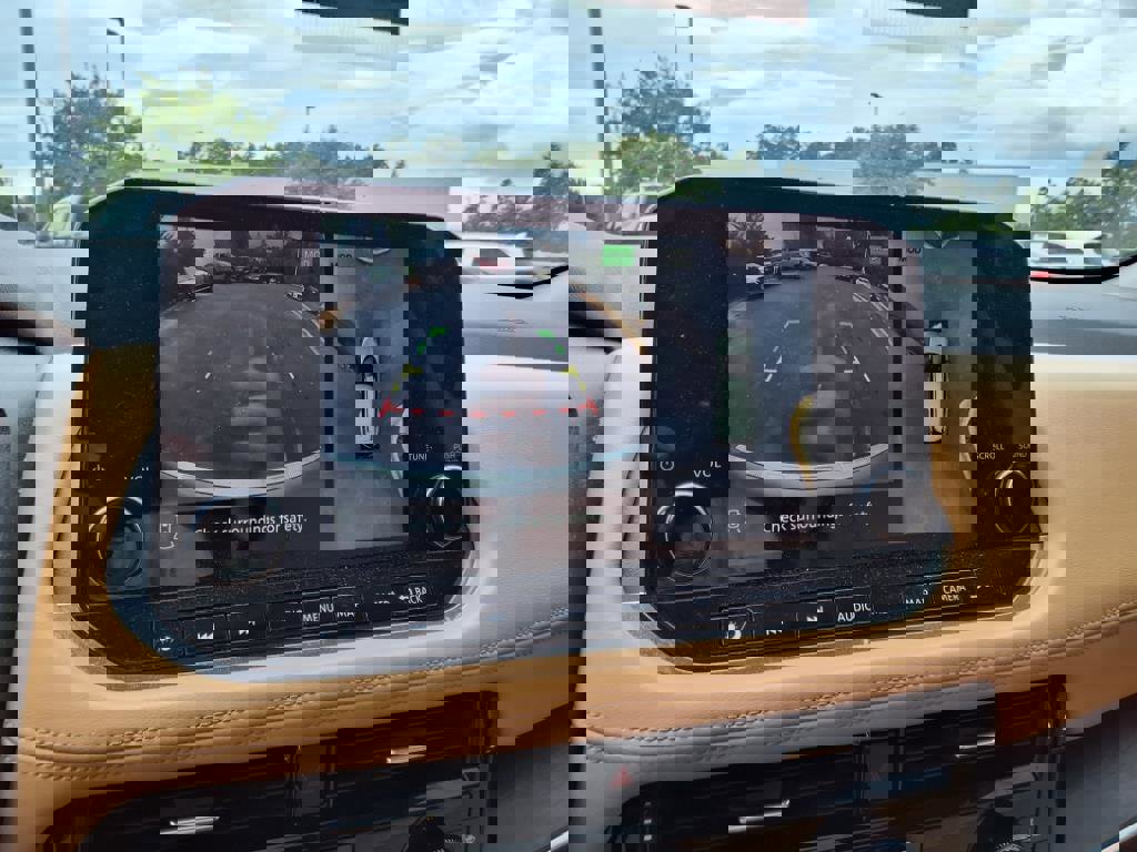 Used 2021 Nissan Rogue Platinum image 12