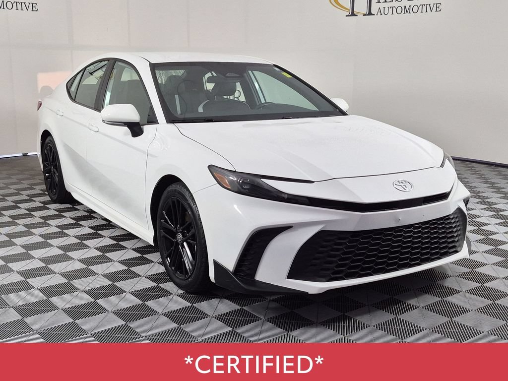 Used 2025 Toyota Camry SE FWD image 2