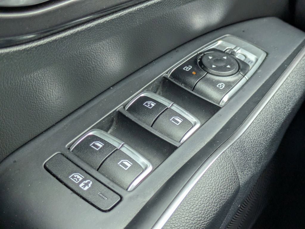 Used 2024 Kia Sorento S FWD image 24