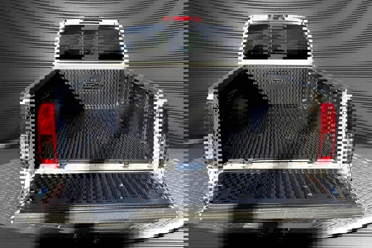 Used 2008 Nissan Frontier SE w/ SE Value Truck Pkg image 7