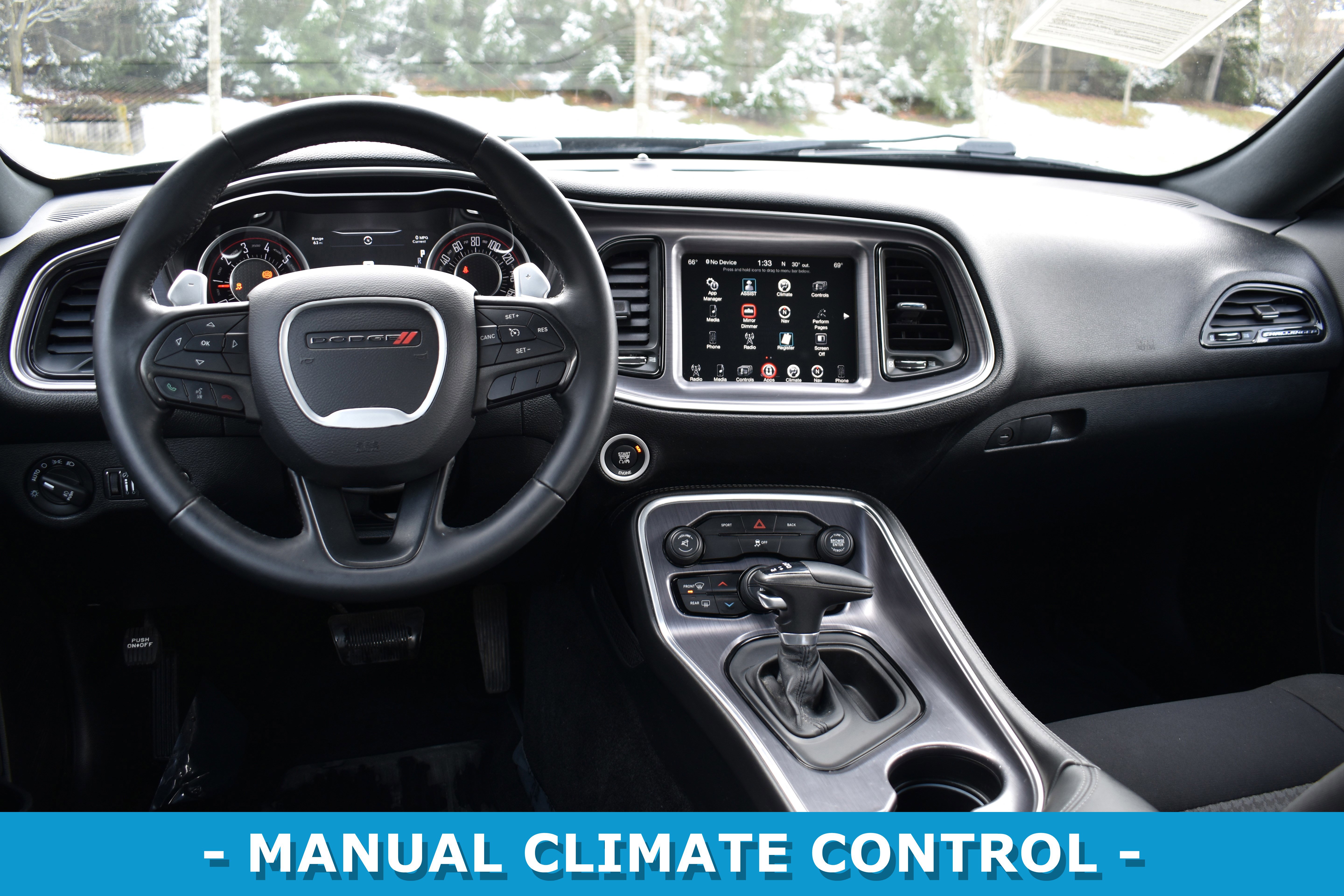 Used 2015 Dodge Challenger SXT image 10