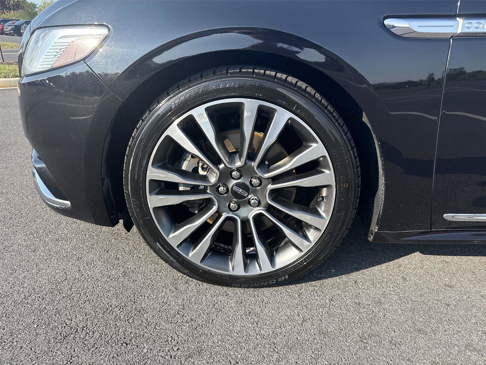 Used 2019 Lincoln Continental Select w/ Continental Climate Package AWD/4WD image 13