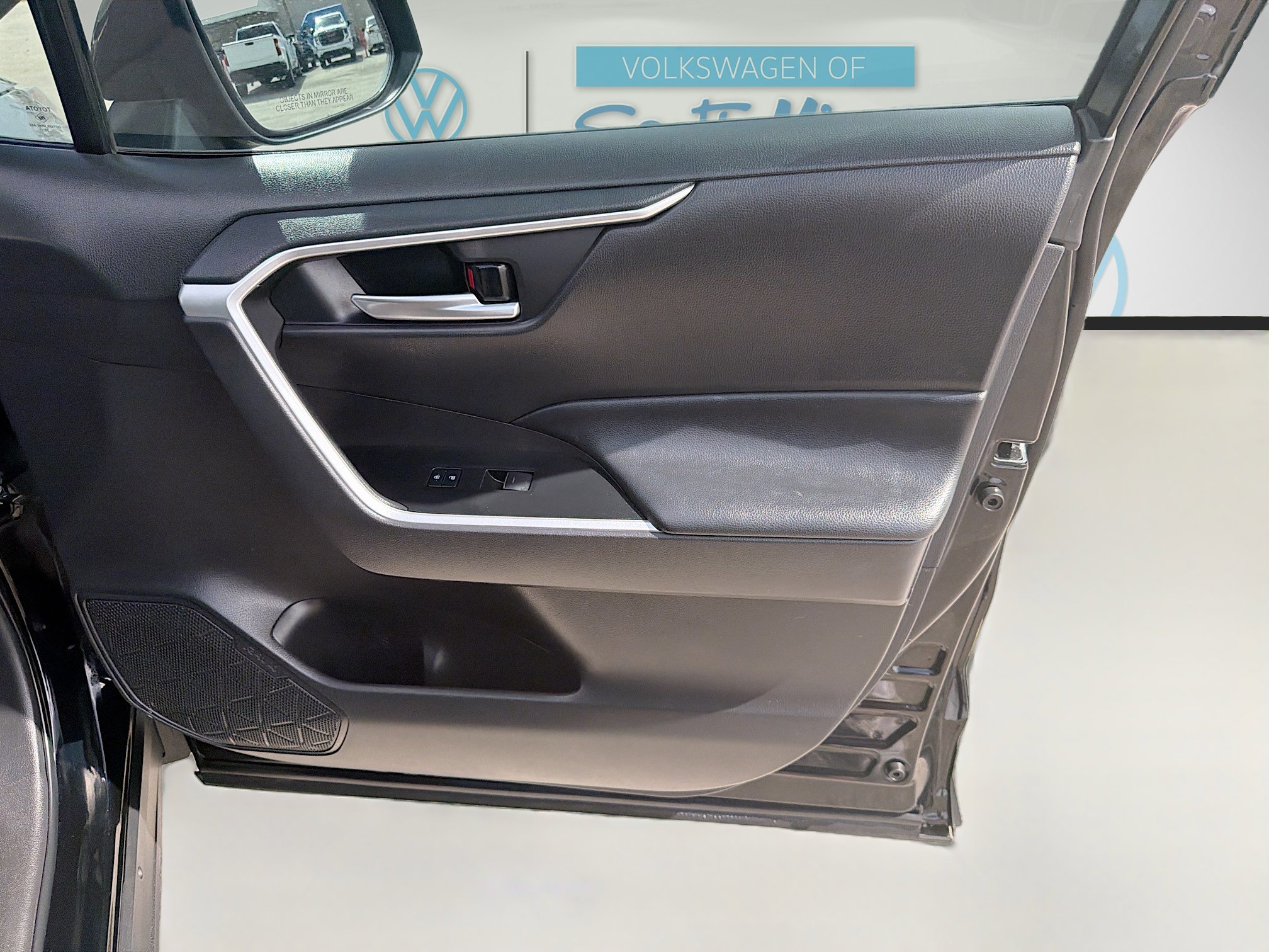 Used 2023 Toyota RAV4 Hybrid Woodland image 33