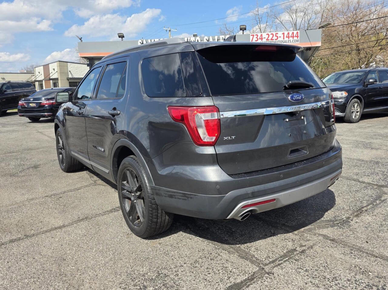 Used 2016 Ford Explorer XLT w/ Equipment Group 202A image 10