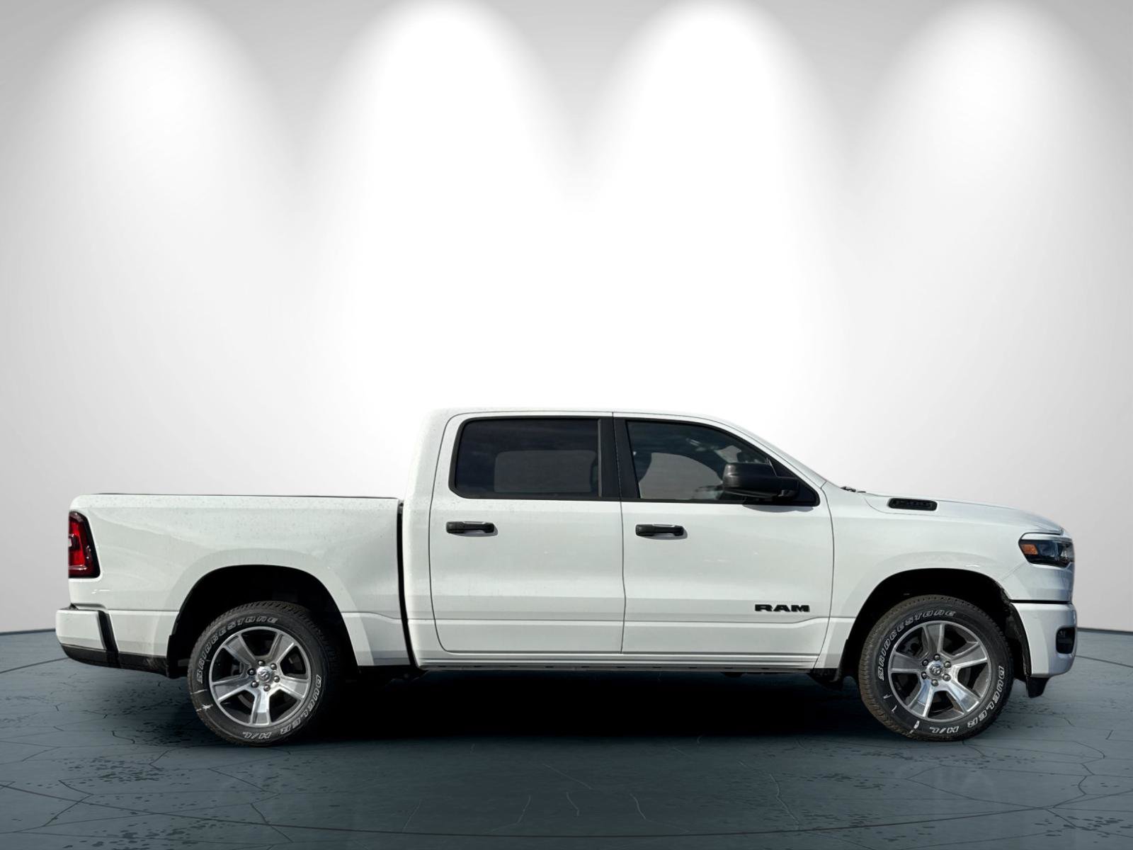 New 2026 RAM 1500 Express AWD/4WD image 3