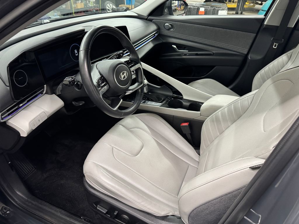 Used 2024 Hyundai Elantra Limited image 13