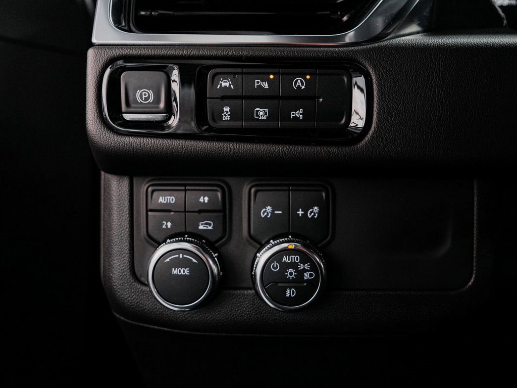 Used 2025 GMC Yukon XL Denali image 21