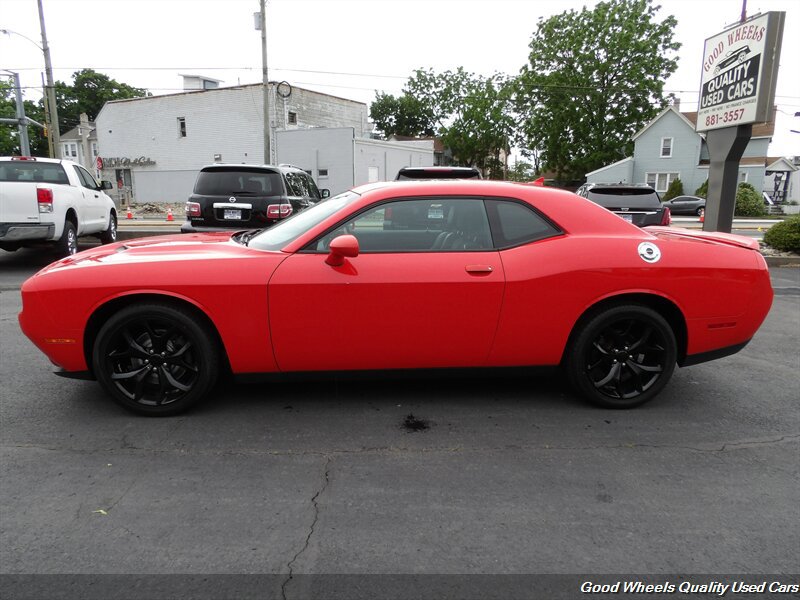 Used 2018 Dodge Challenger SXT Plus RWD image 8