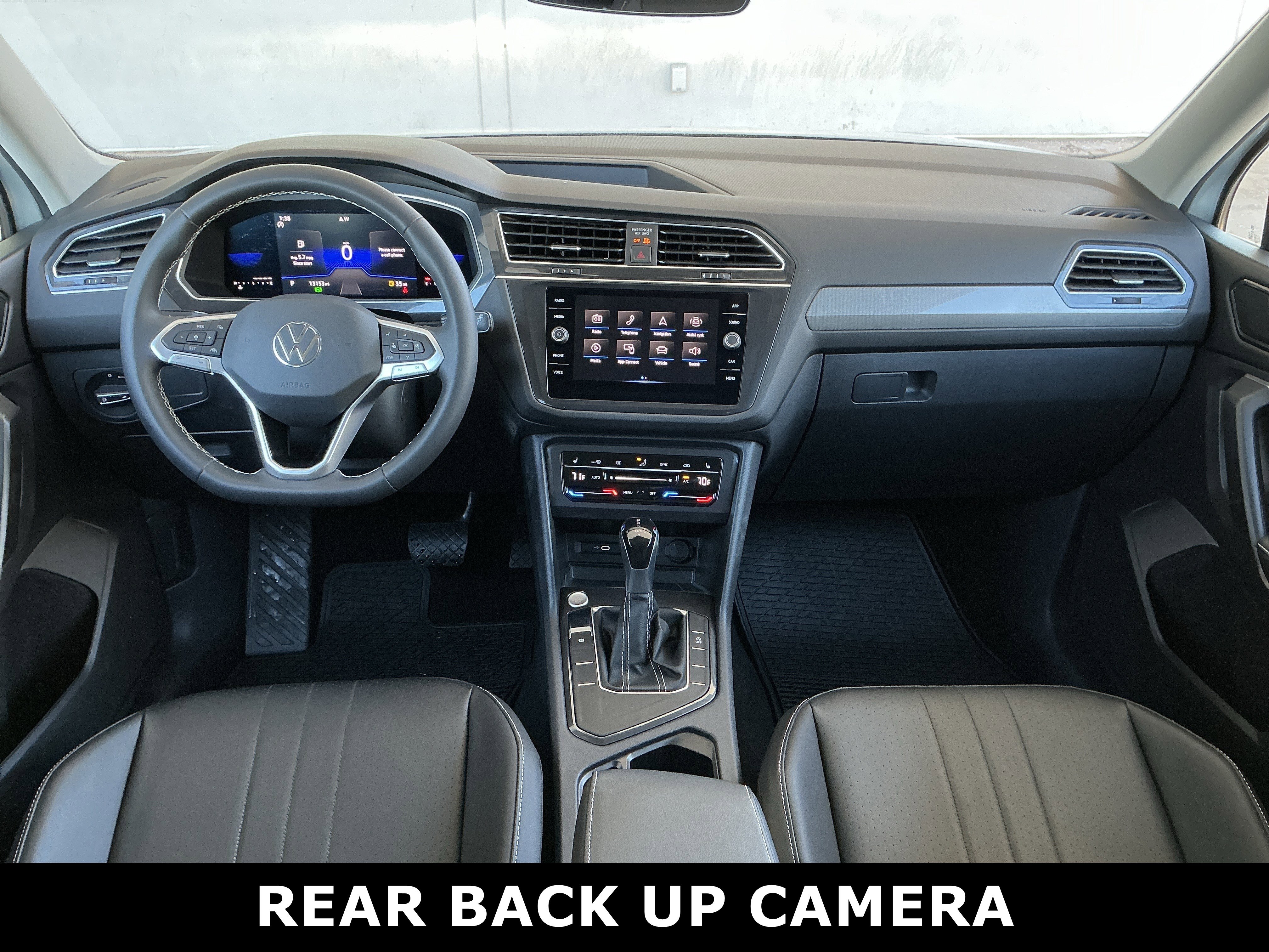 Used 2023 Volkswagen Tiguan SE image 4