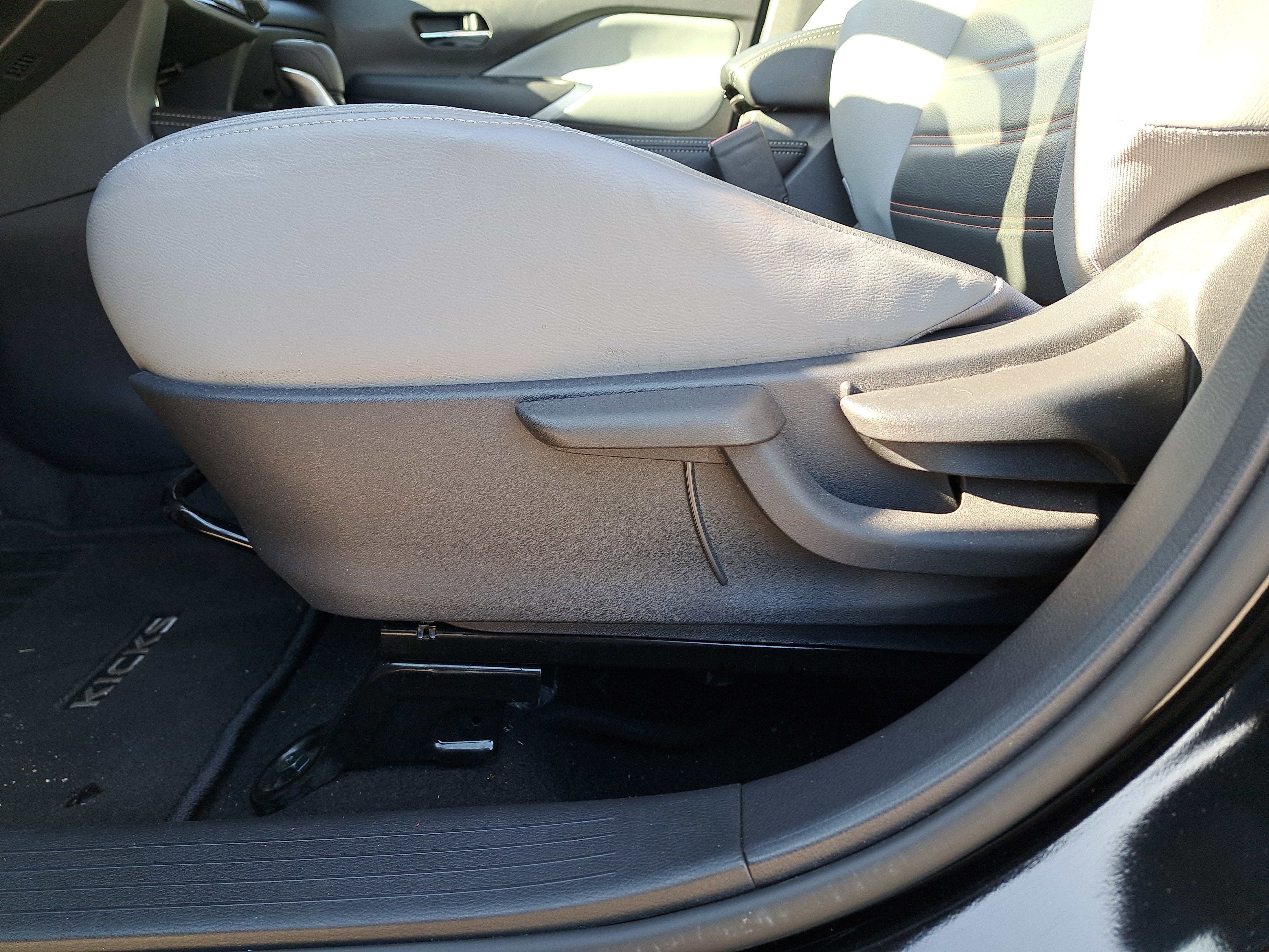 Certified 2024 Nissan Kicks SR w/ SR Premium Package FWD image 18
