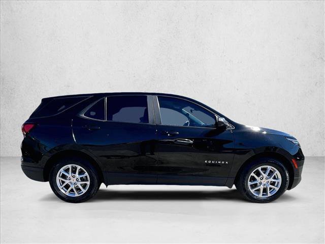 Used 2022 Chevrolet Equinox LS image 3