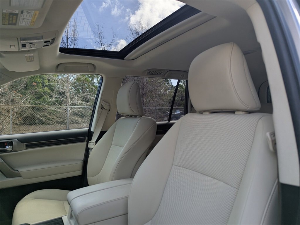 Used 2020 Lexus GX 460 Premium w/ Premium Package image 26