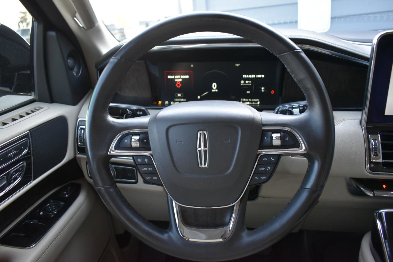 Used 2018 Lincoln Navigator Select RWD image 14