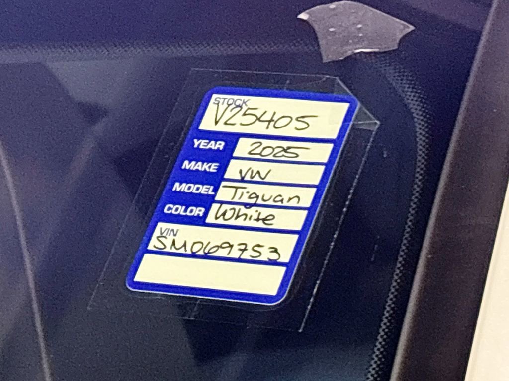 New 2025 Volkswagen Tiguan SE R-Line image 24