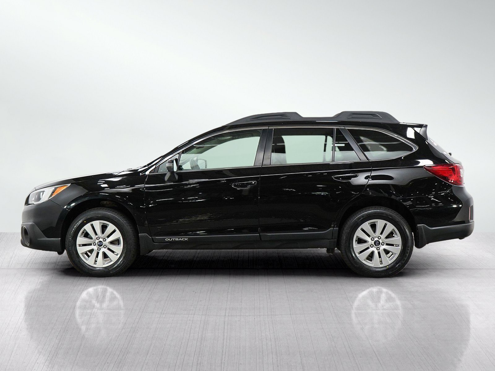 Used 2016 Subaru Outback 2.5i Premium AWD/4WD image 2
