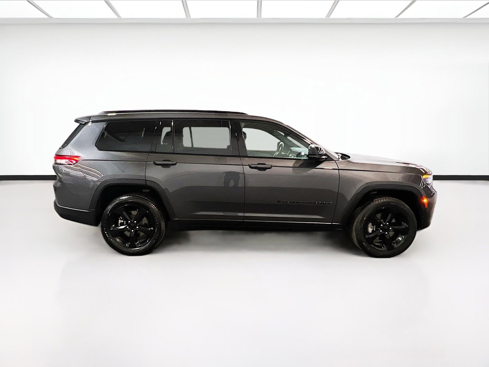 Used 2024 Jeep Grand Cherokee L Altitude AWD/4WD image 24