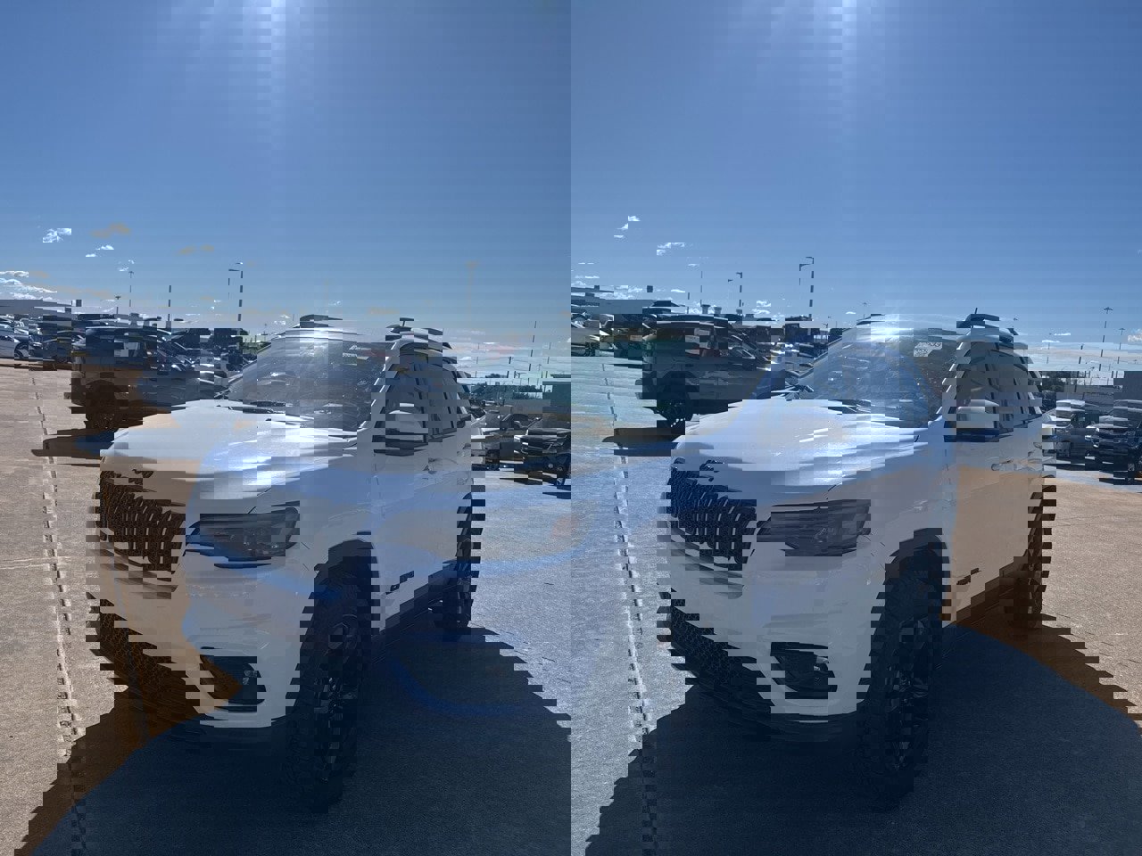 Used 2020 Jeep Cherokee Latitude Plus image 3