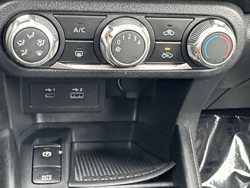 Used 2024 Nissan Kicks SV image 16