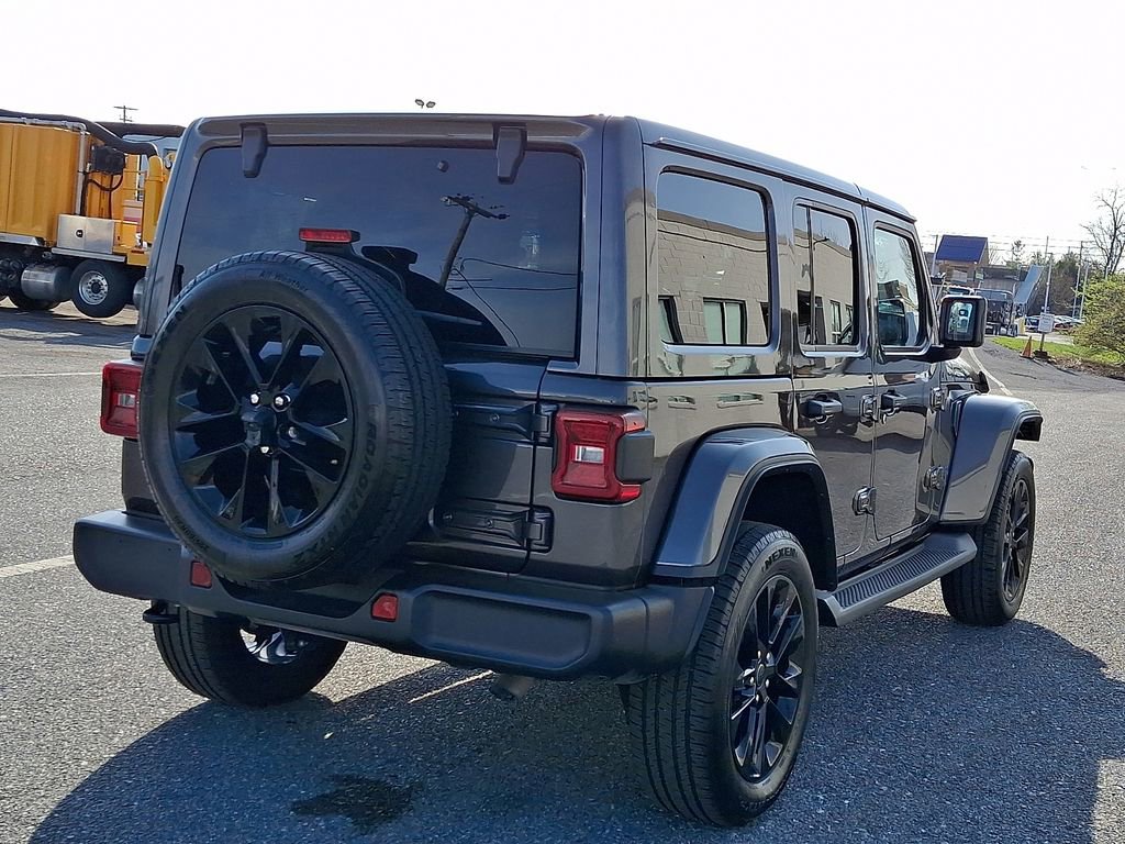 Used 2025 Jeep Wrangler Unlimited Sahara image 4