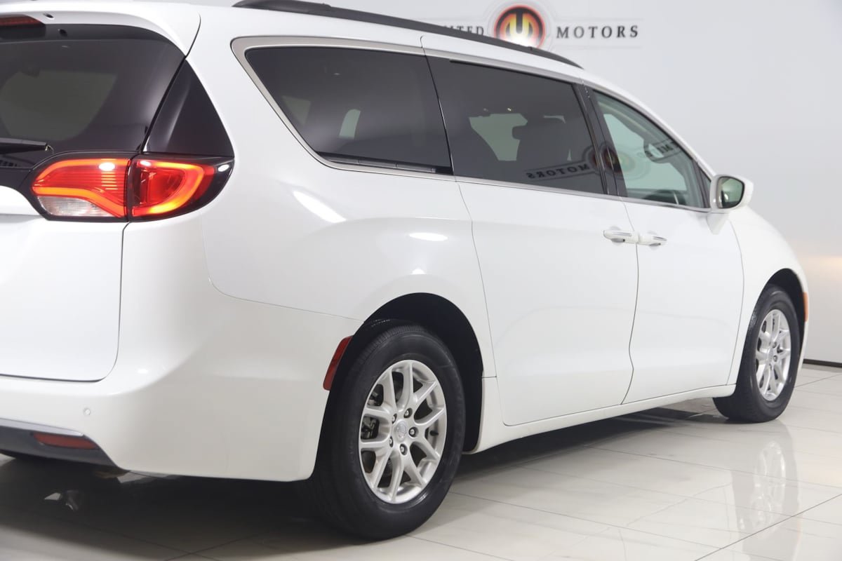 Used 2020 Chrysler Pacifica Touring FWD image 44