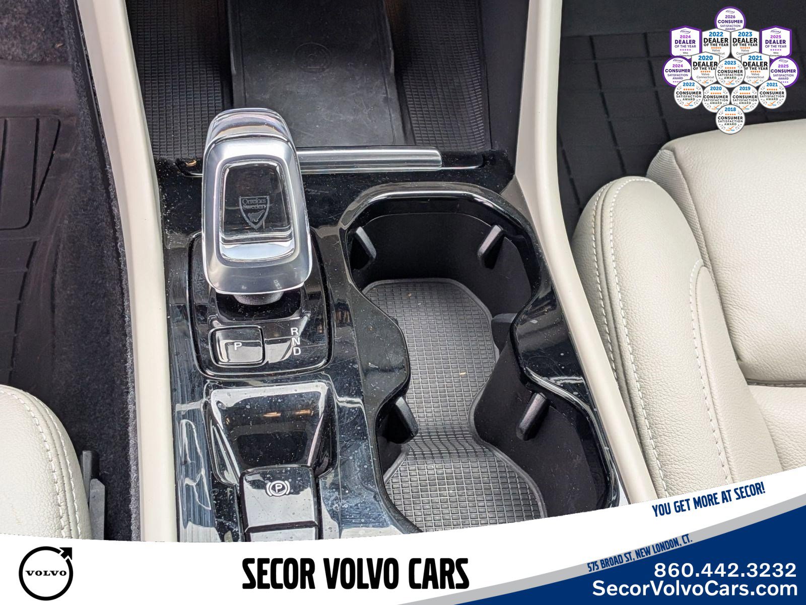 Certified 2023 Volvo XC40 B5 Plus w/ Driver Assist Package AWD/4WD image 18