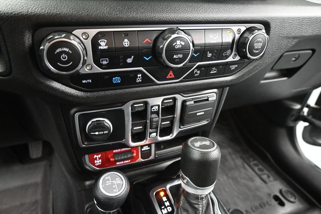 Used 2024 Jeep Wrangler Unlimited AWD/4WD image 16