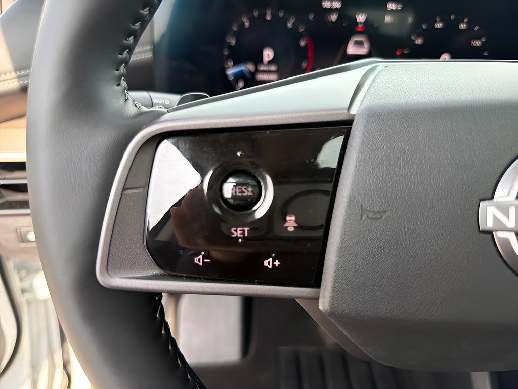 Certified 2025 Nissan Murano SL AWD/4WD image 32